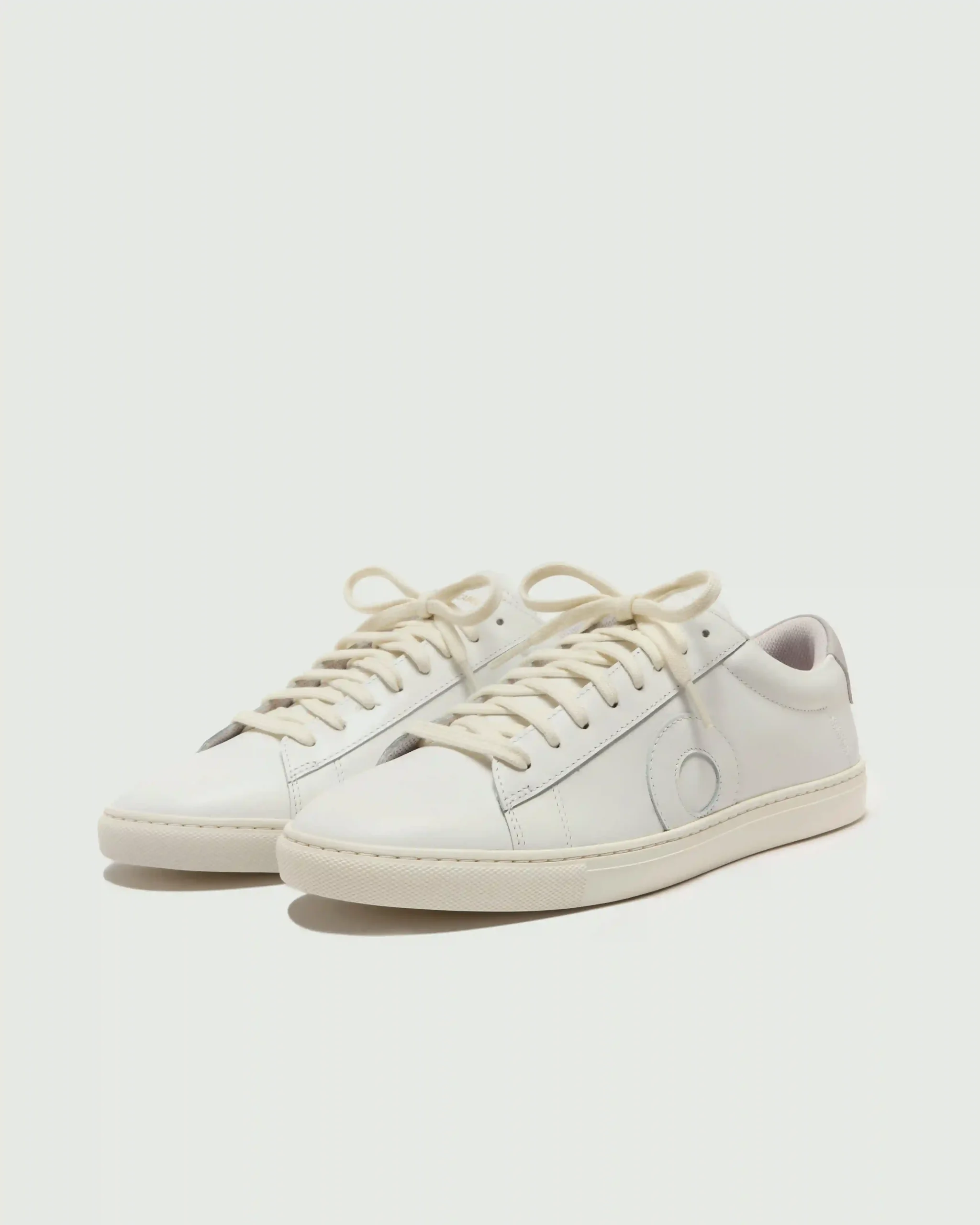 Alternative view of Low 1 | White / Limestone / Ivory