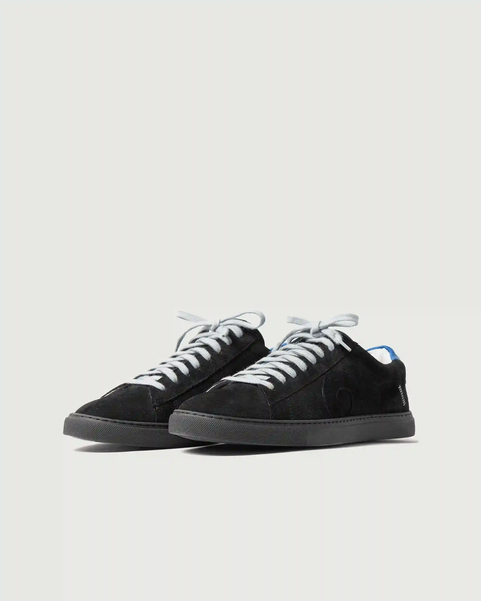 Alternative view of Low 1 | Core Black (Orthopedic)