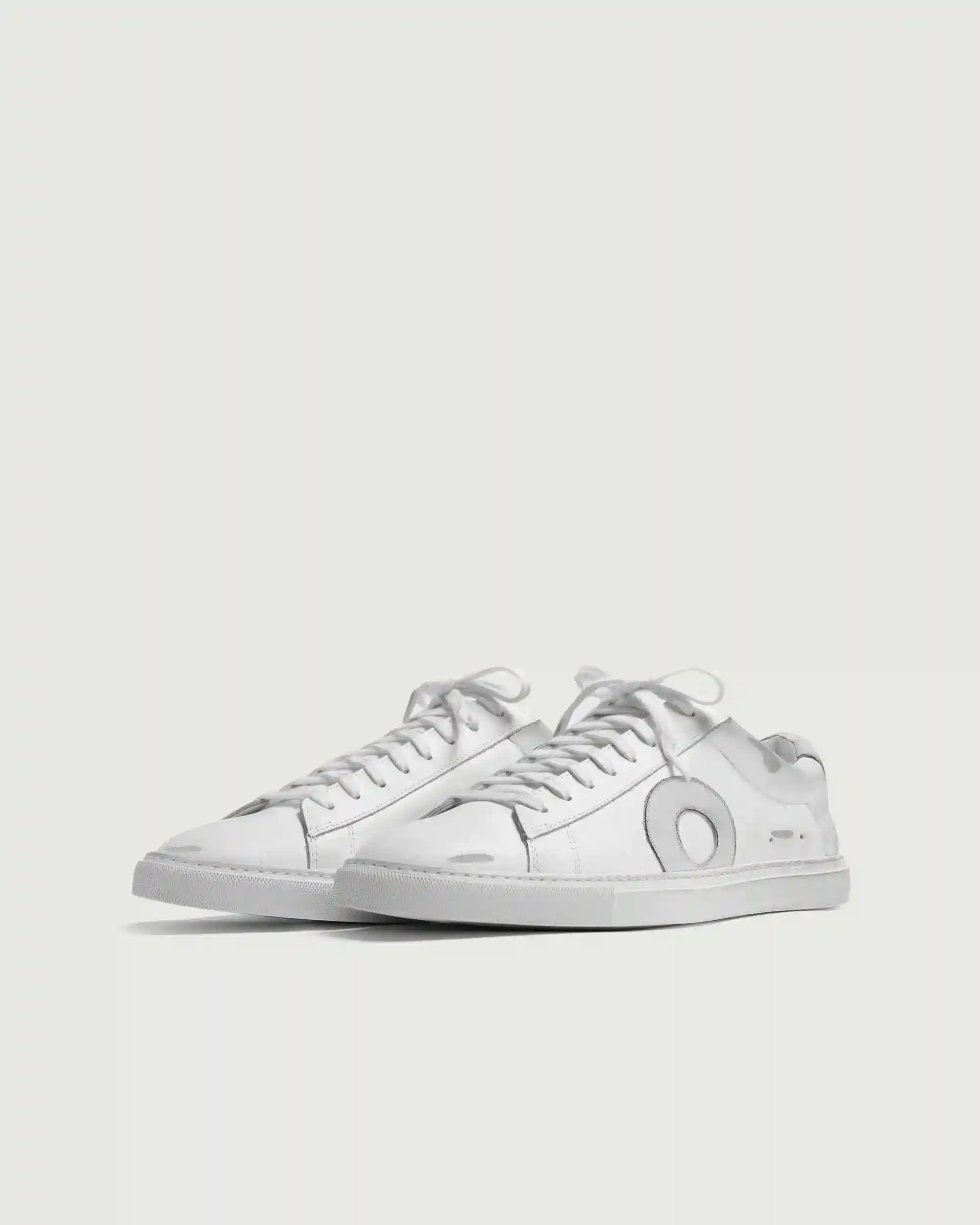 Alternative view of Low 1 | White Wall