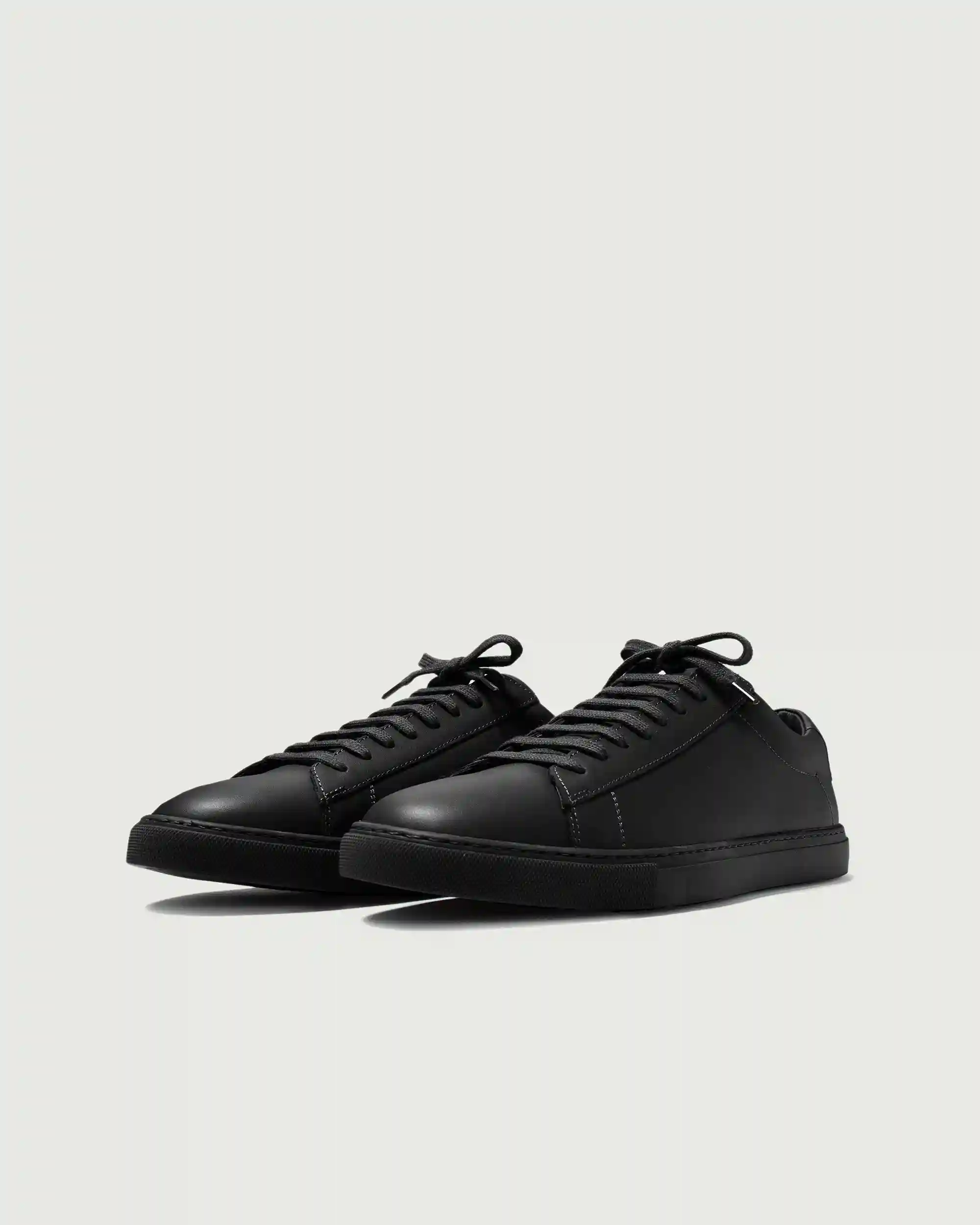 Alternative view of Low 1 | Jet Black